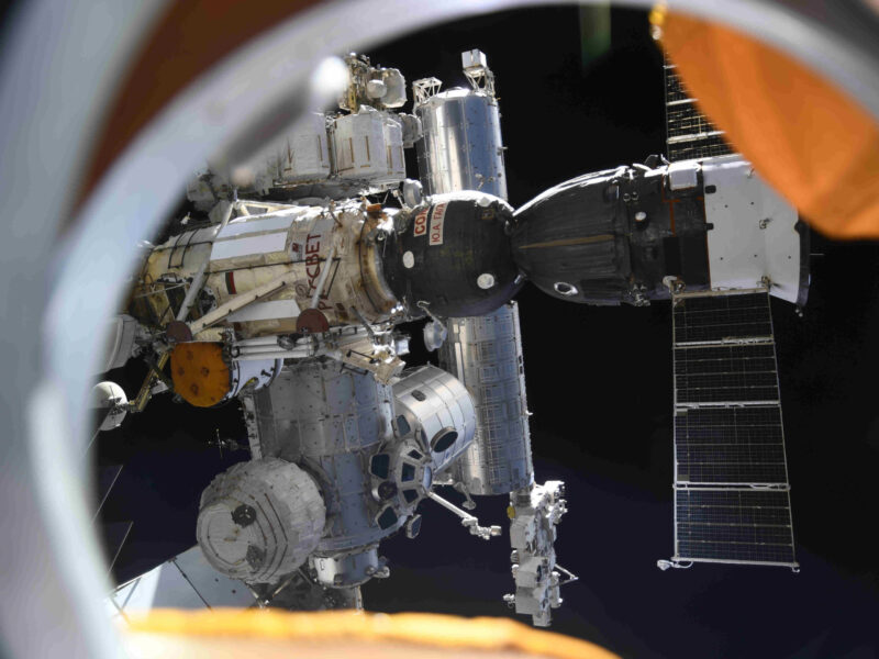 smoke and burnt plastic triggered an alarm on the international space station earlier ap21252480710119 1c78f9ee06e71bd39caf351df724f7c612c9739a scaled 1
