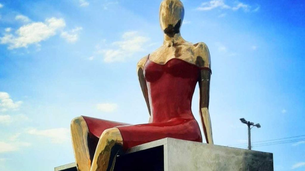 Her: Sculpture by María Fernanda Cuartas.