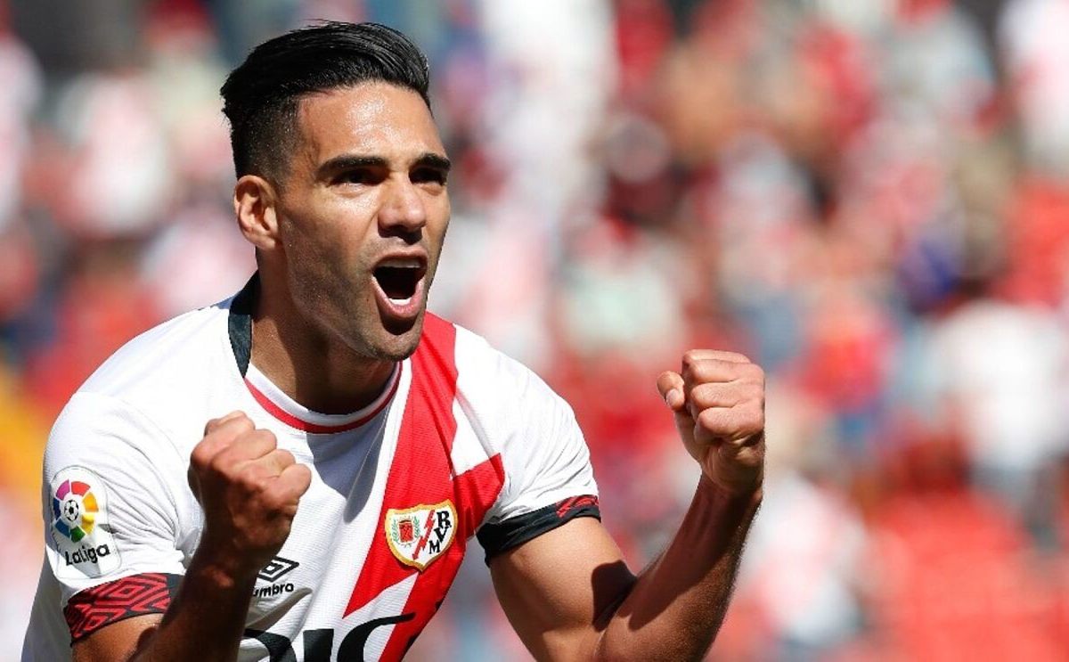 spaniards dont know where to put falcao to see him is to make a masters degree as a striker 16416319235605