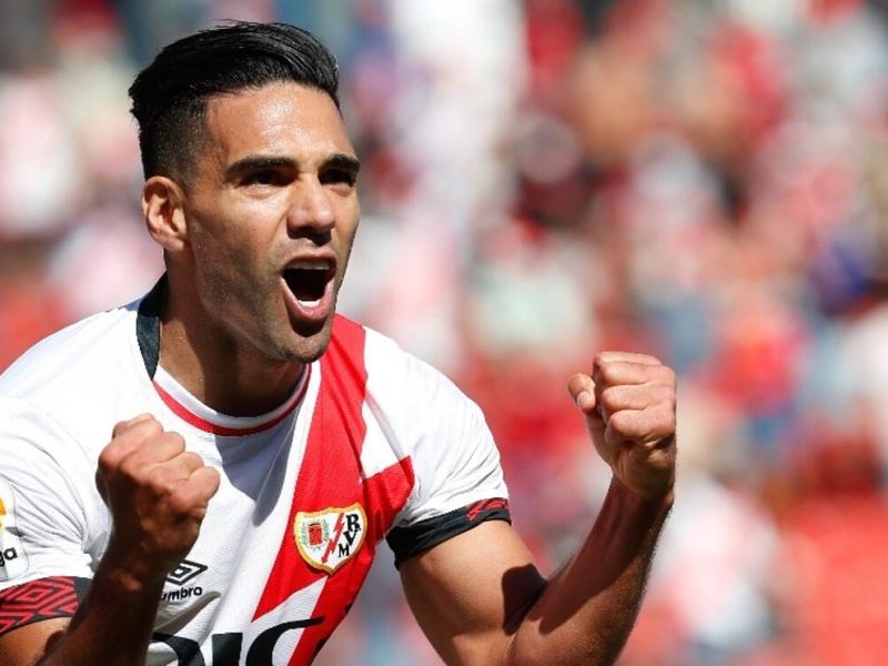 Spaniards don’t know where to put Falcao: “To see him is to make a master’s degree as a striker”
