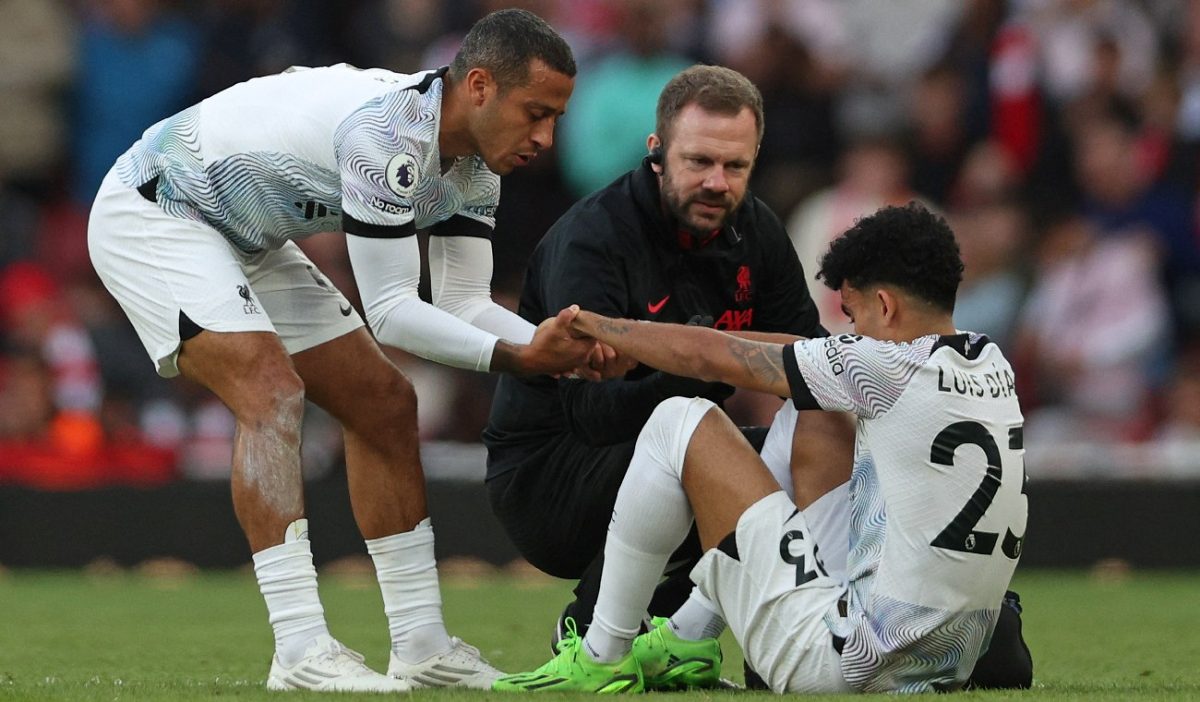 luis diaz leaves the stadium on crutches its the knee its not good klopp luis diaz lesion