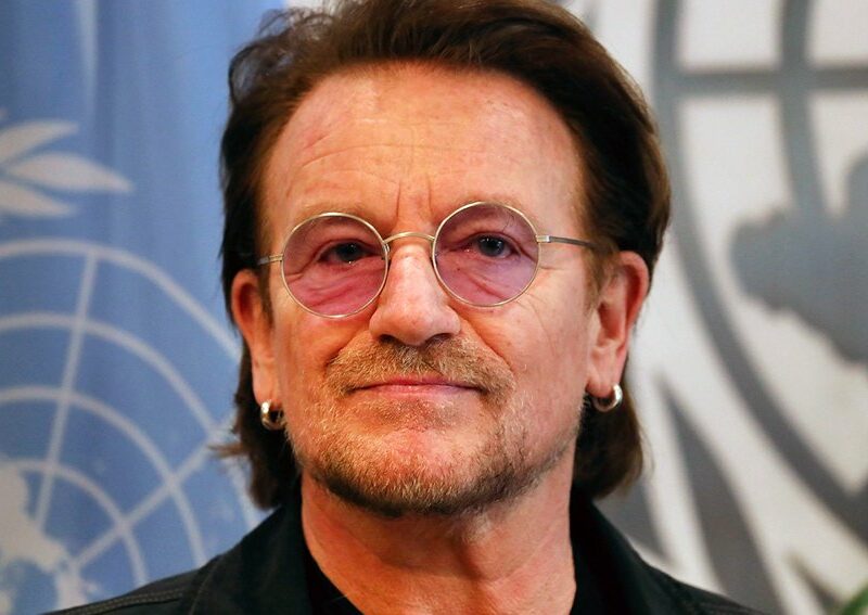 u2 bono tells the rock singer who has one of the best voices in the world bono u2 nombra cantante mejores voces del mundo