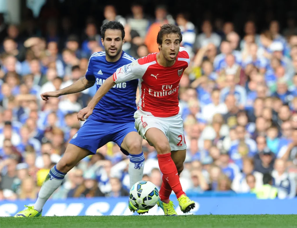 Flamini playing for Arsenal FC