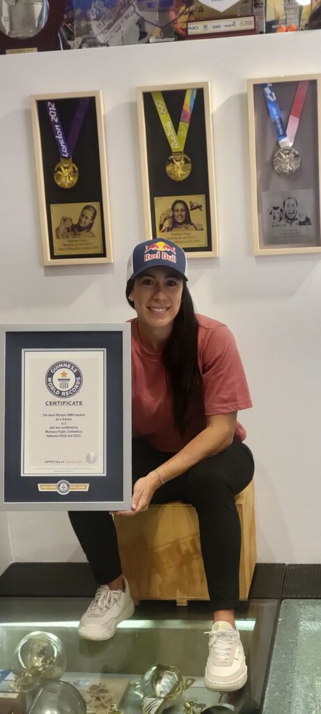 Mariana Pajón and the Certificate of Guinness World Records for her achivement