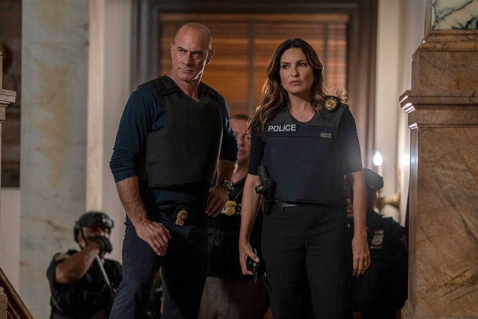 Stabler and Benson manage to apprehend the suspect