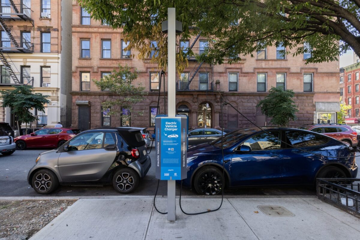 electric car drivers in new york struggle to charge their vehicles 1x 1