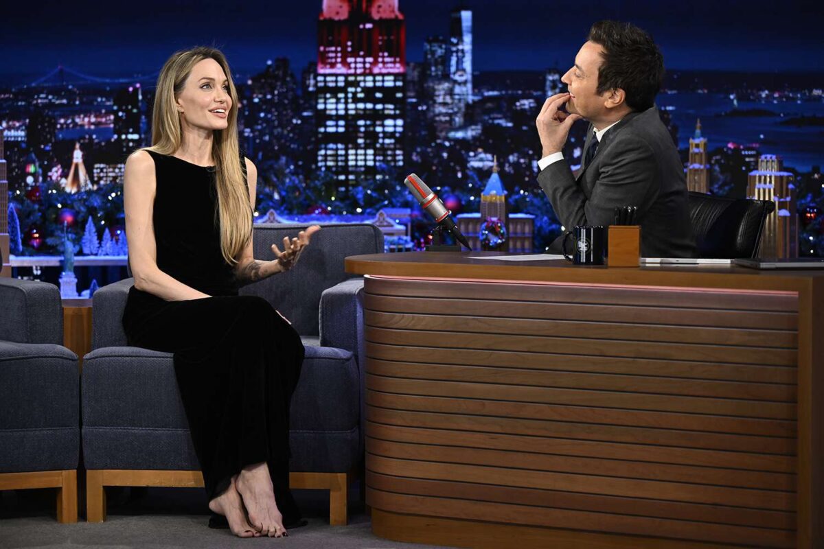 barefoot and bold angelina jolie breaks traditions on jimmy fallons show angelina jolie tonight show jimmy fallon 120624 3 1dca56ee7ad64c6da56cabd890a09384