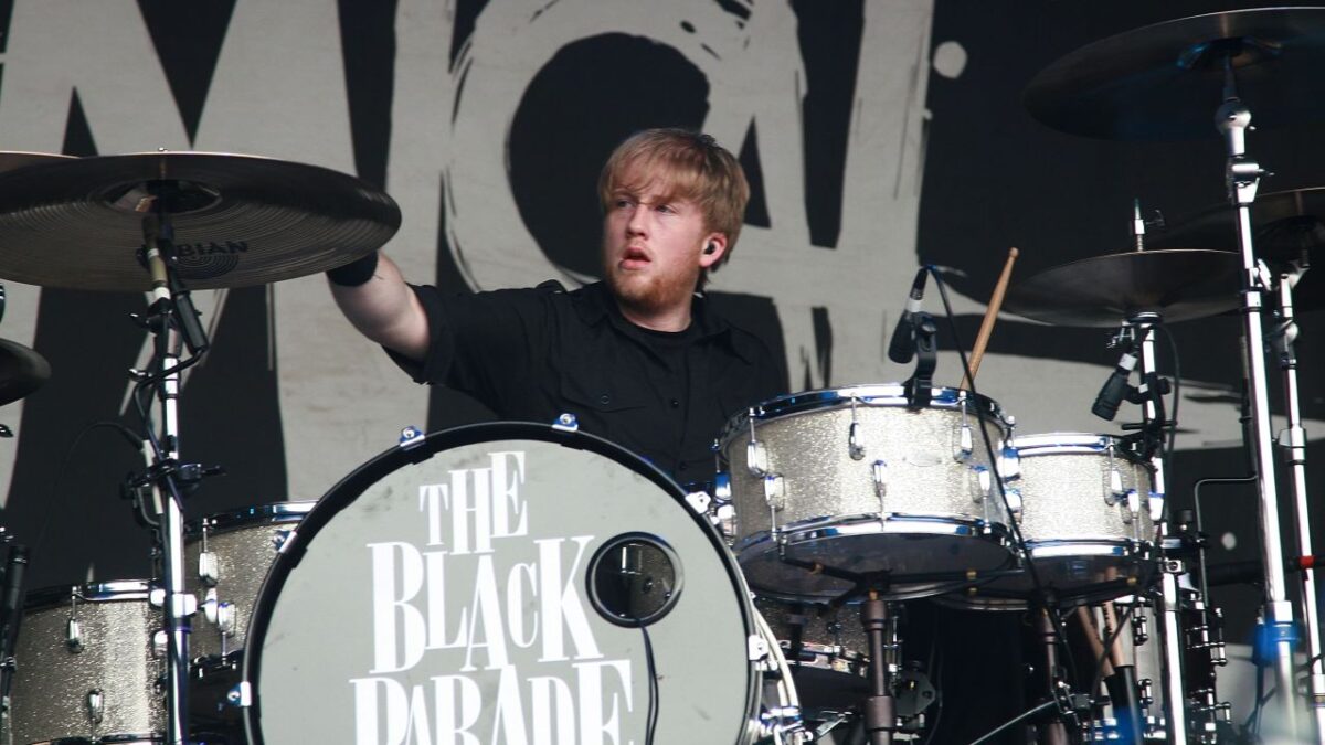 bob bryar the legacy and loss of my chemical romances former drummer gettyimages 73109715 20241201020747228