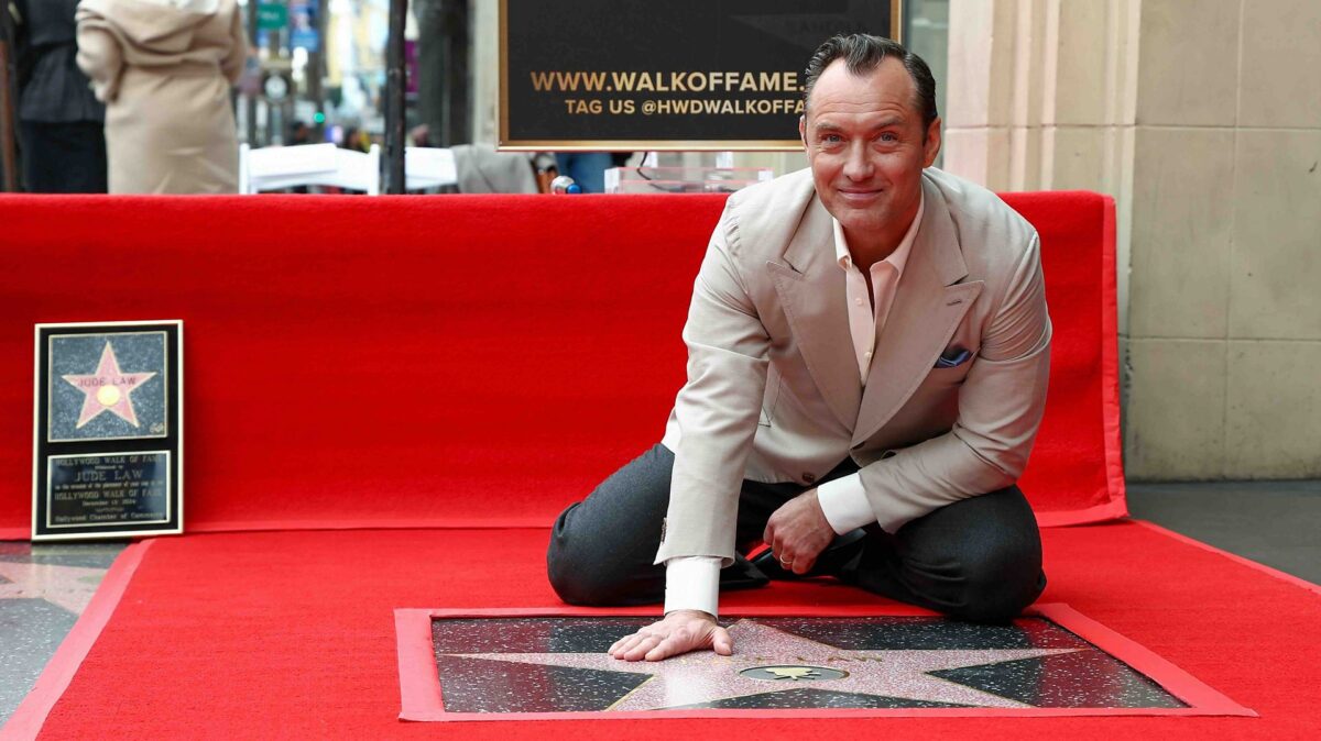 jude law honored with star on hollywood walk of fame p0kbnxcs