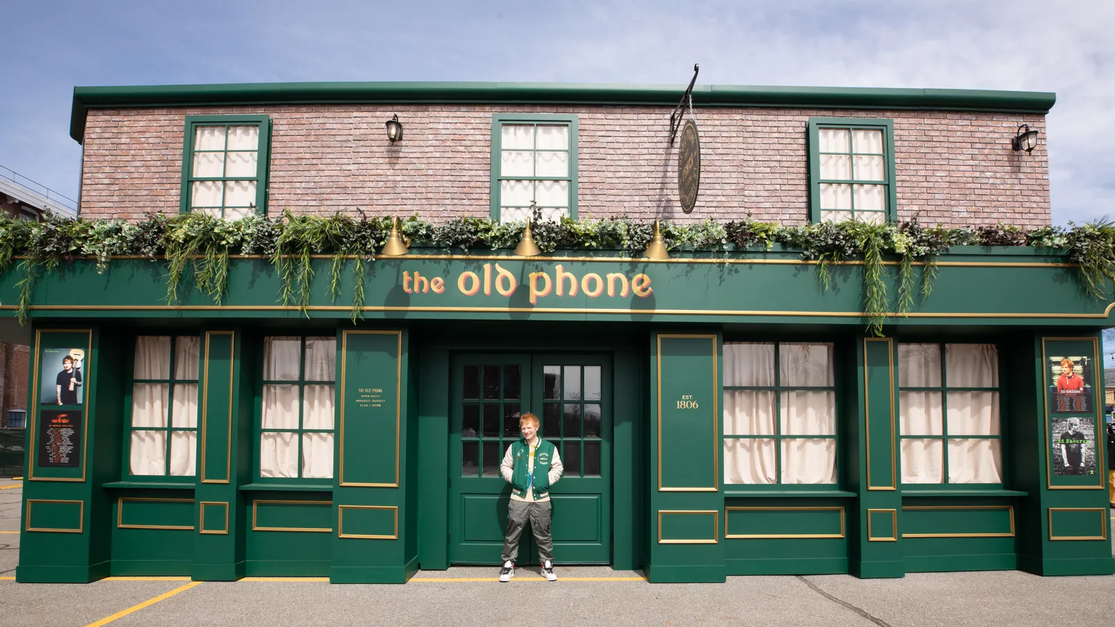 Ed Sheeran shares emotional new video for "Old Phone" from upcoming album Play 12 Ed Sheeran outside of the pub he temporarily had erected in Ipswich, Massachusetts for a video shoot.Photo: Mark Surridge